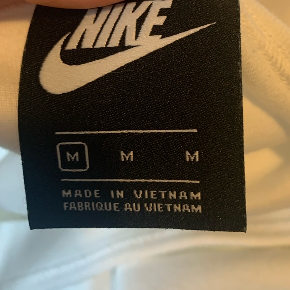 nike tank top🤍 - Picture 2 of 2